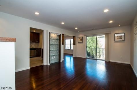 22 Frankie Lane East Hanover NJ 07936