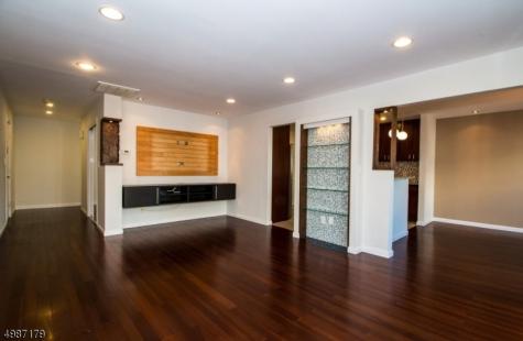 22 Frankie Lane East Hanover NJ 07936