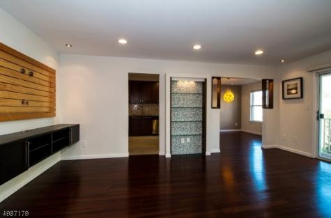 22 Frankie Lane East Hanover NJ 07936