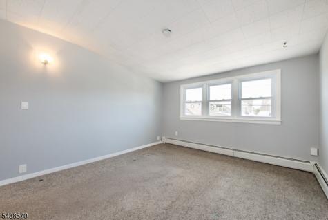 86 E 9th Street Clifton NJ 07011