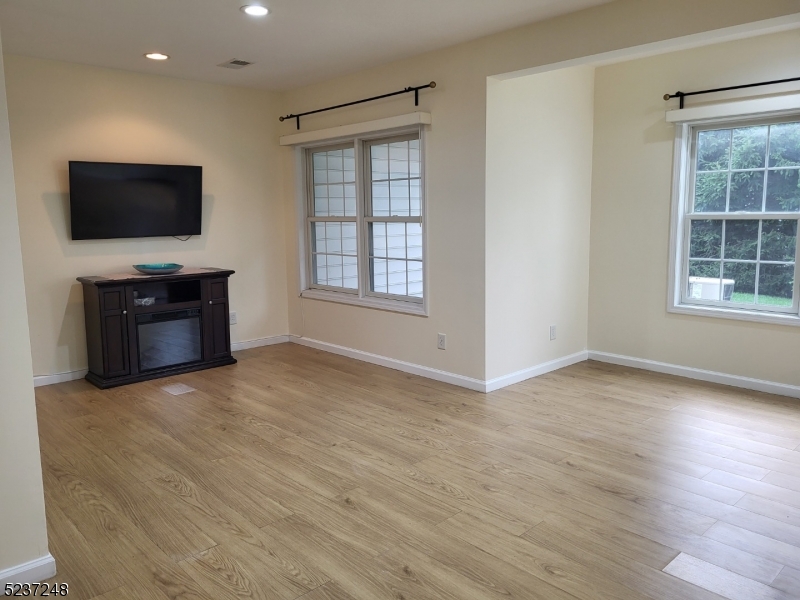 112 Independence Trail Totowa NJ 07512