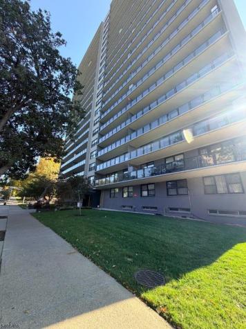 285 Aycrigg Avenue Passaic NJ 07055