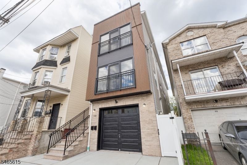 910 Bergen Street Newark NJ 07112