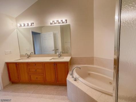 511 Kensington Lane Livingston NJ 07039