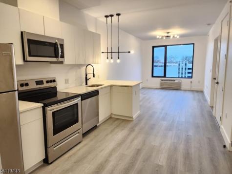 925 E Jersey Street Elizabeth NJ 07201