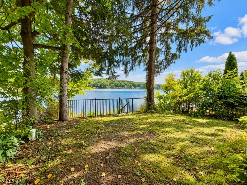 60 W Shawnee Trail Jefferson NJ 07885