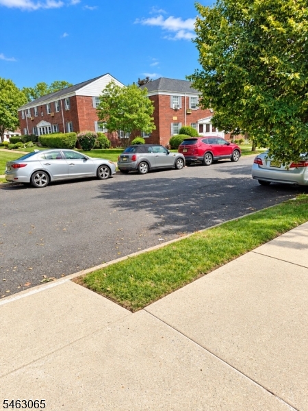 38 Colfax Manor Roselle Park NJ 07204