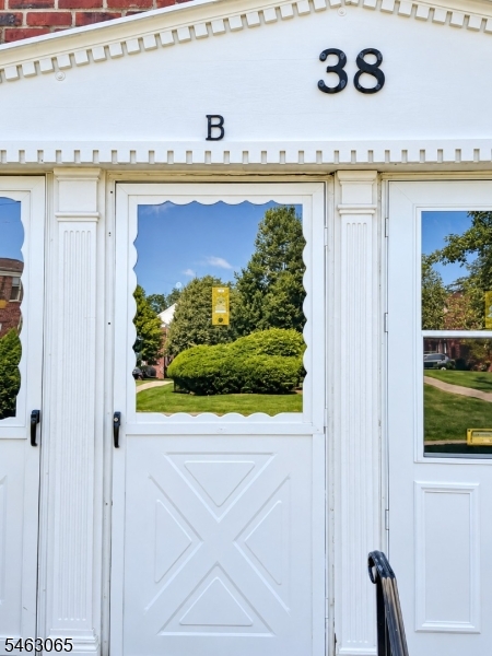 38 Colfax Manor Roselle Park NJ 07204