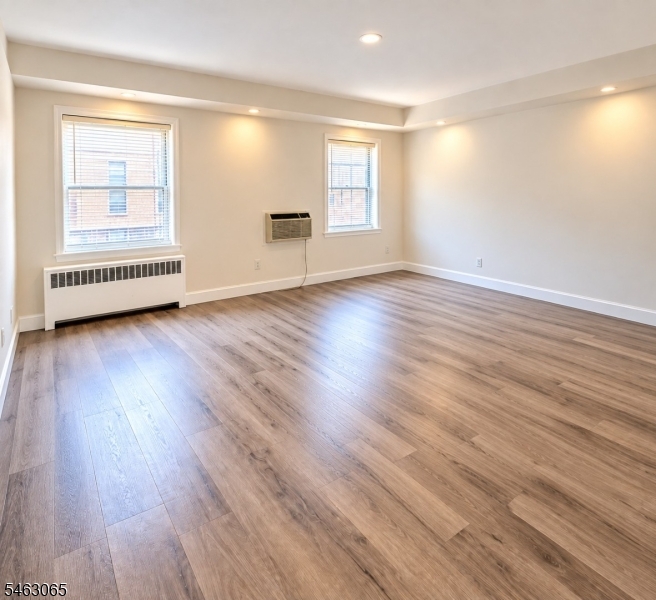 38 Colfax Manor Roselle Park NJ 07204