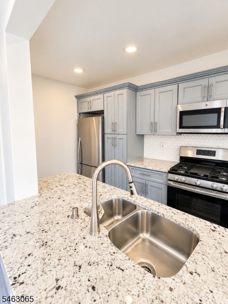 38 Colfax Manor Roselle Park NJ 07204