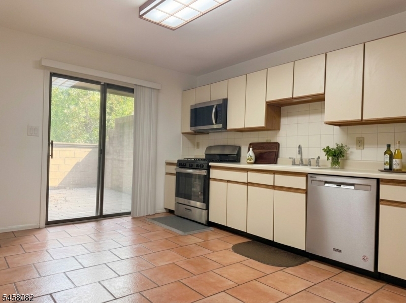 231 Kingsberry Drive Franklin NJ 08873