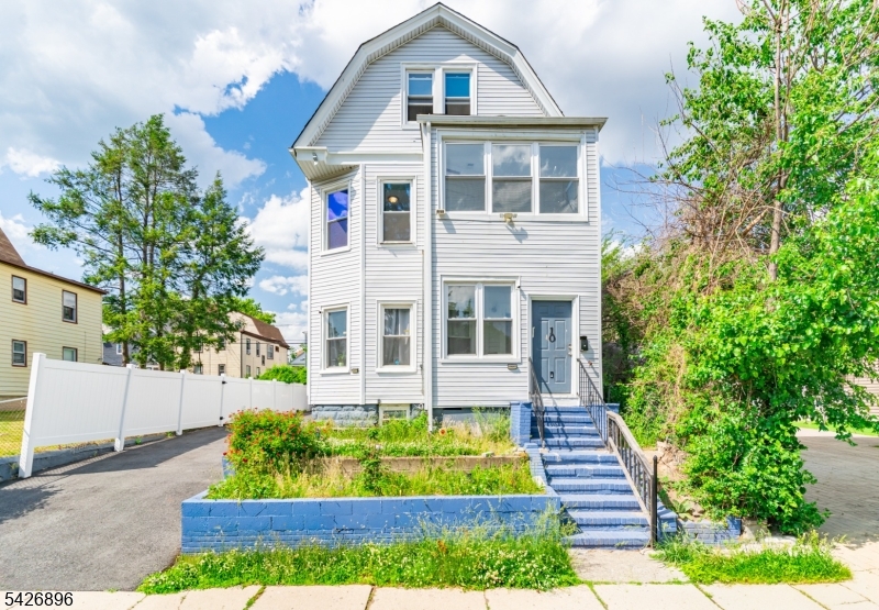 10 Charles Street East Orange NJ 07017