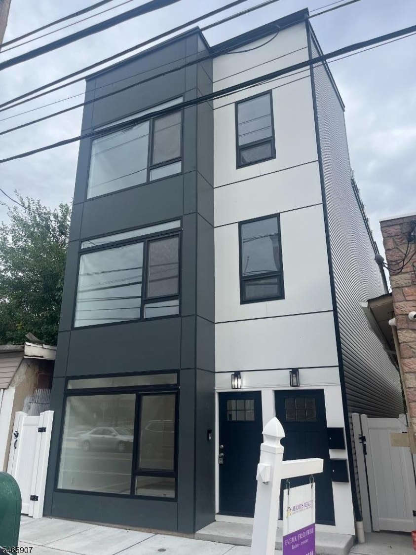 706 Bergen Street Newark NJ 07108