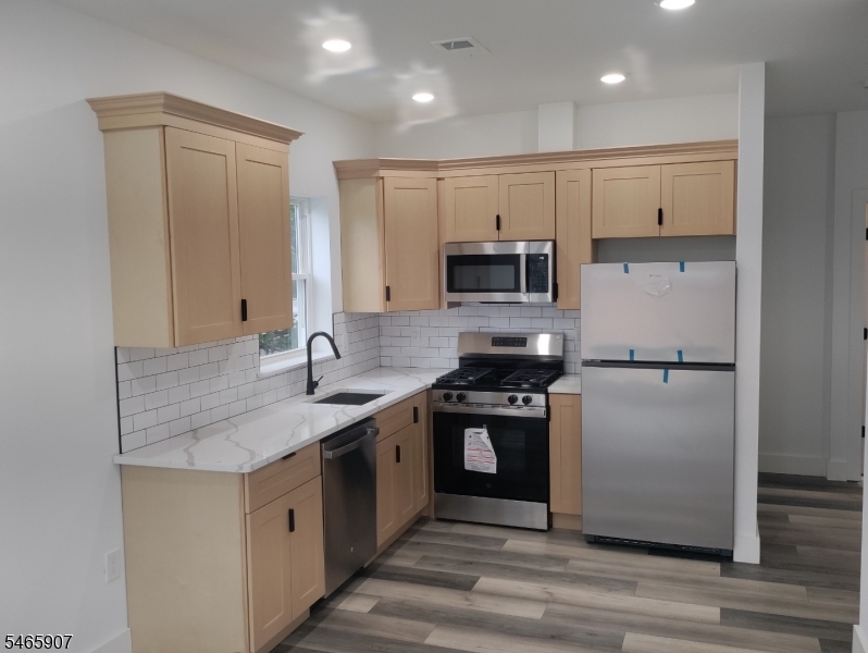 706 Bergen Street Newark NJ 07108
