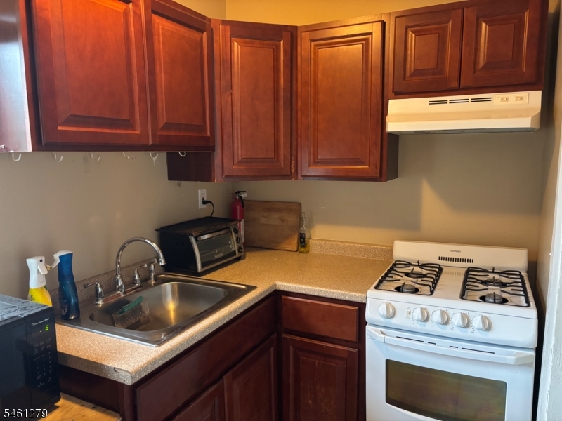 35 Monticello Avenue Newark NJ 07106