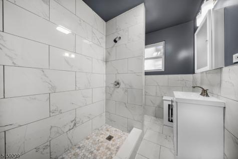 33 Van Houten Place Belleville NJ 07109