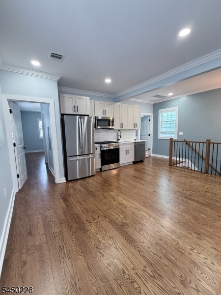 8 Essex Street Nutley NJ 07110
