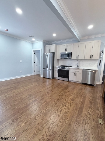 8 Essex Street Nutley NJ 07110