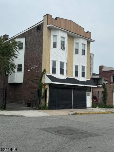 4 Winans Street East Orange NJ 07017