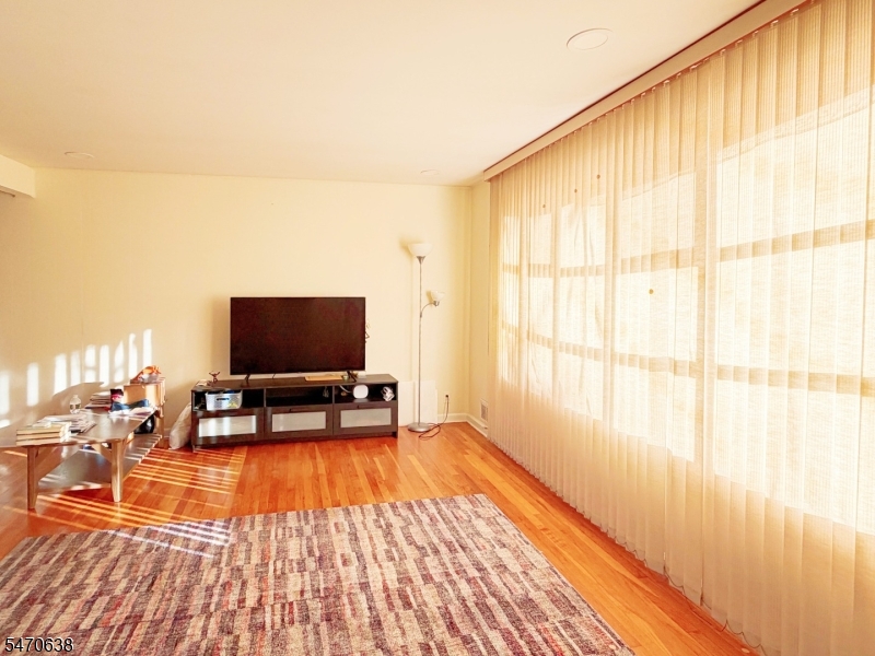 22 W Mcclellan Avenue Livingston NJ 07039