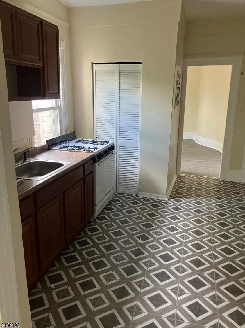1023 Clinton Avenue Irvington NJ 07111