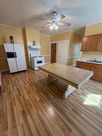 656 N 7th Street Newark NJ 07107