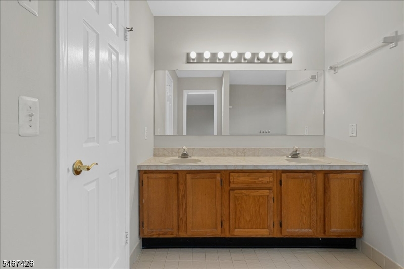 1802 Scarlett Drive Washington NJ 07840