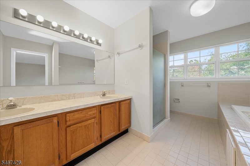1802 Scarlett Drive Washington NJ 07840