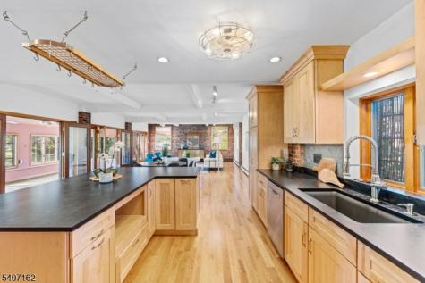 16 Lynn Drive Clifton NJ 07013