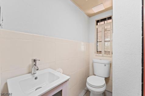 16 Lynn Drive Clifton NJ 07013