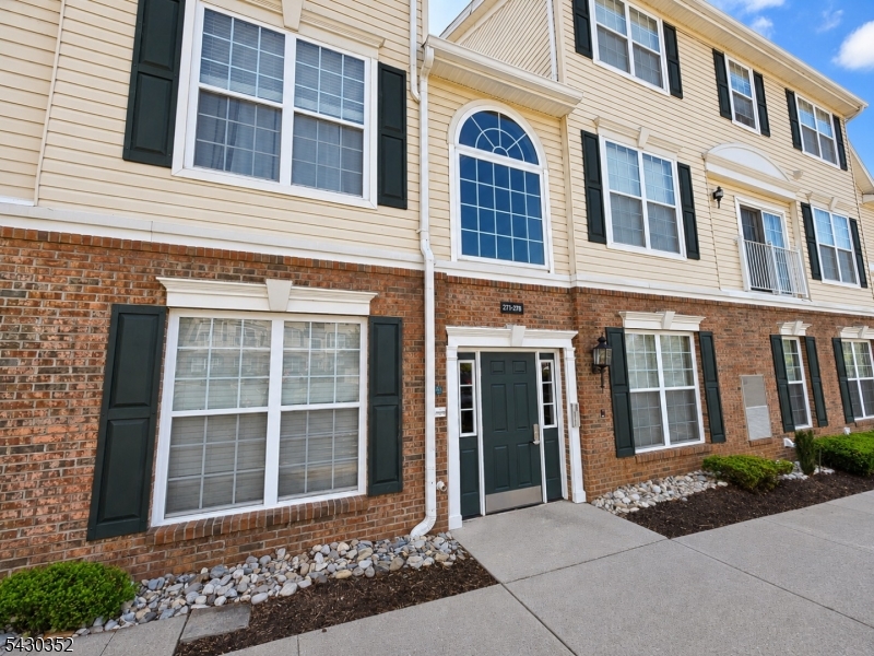271 Windmill Court Lopatcong NJ 08865