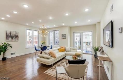 210 22ND Street Irvington NJ 07111