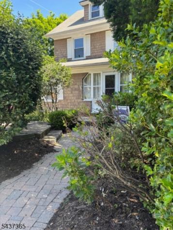 9 Laurel Place Montclair NJ 07043