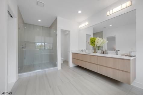 15 Feldman Court Paramus NJ 07652