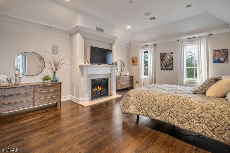 7 W Serafin Way Montville NJ 07082
