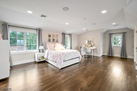 7 W Serafin Way Montville NJ 07082