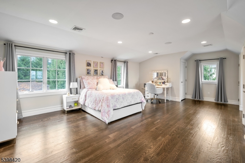 7 W Serafin Way Montville NJ 07082