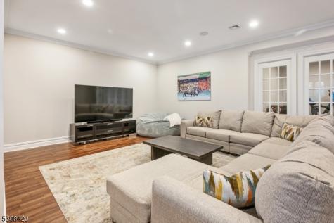 7 W Serafin Way Montville NJ 07082