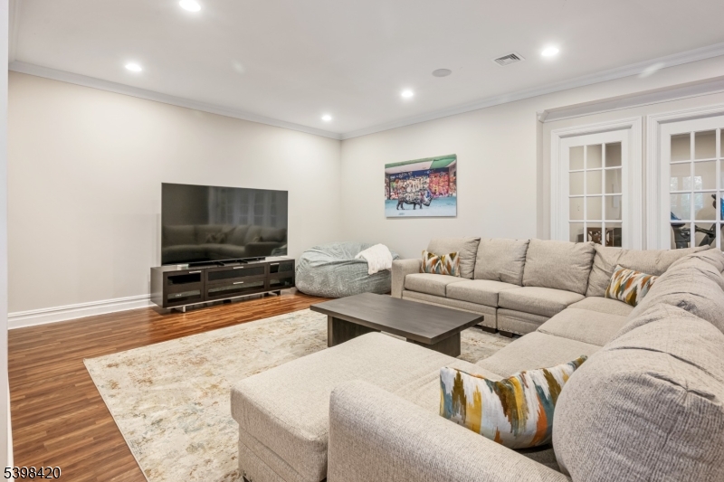 7 W Serafin Way Montville NJ 07082