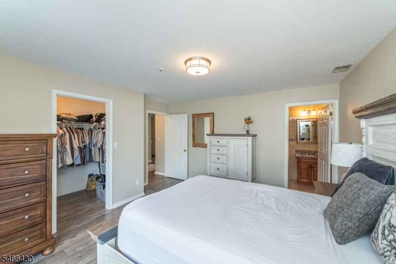 102 Village Drive Morris NJ 07960