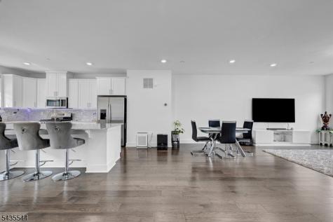 6 Martin Place Morris Plains NJ 07950