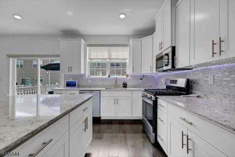 6 Martin Place Morris Plains NJ 07950