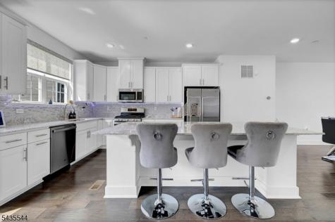 6 Martin Place Morris Plains NJ 07950