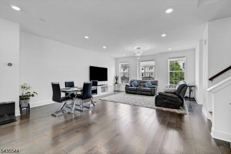 6 Martin Place Morris Plains NJ 07950