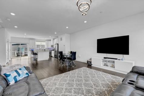 6 Martin Place Morris Plains NJ 07950