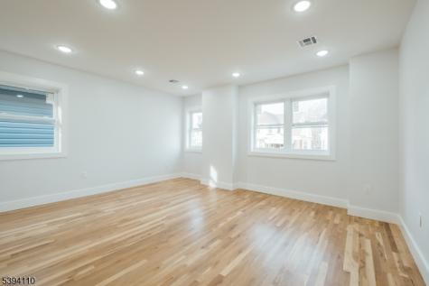 90 Hollywood Avenue East Orange NJ 07018