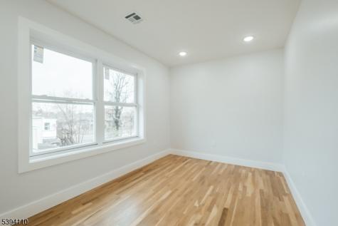 90 Hollywood Avenue East Orange NJ 07018