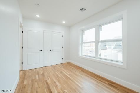 90 Hollywood Avenue East Orange NJ 07018