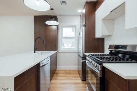 90 Hollywood Avenue East Orange NJ 07018