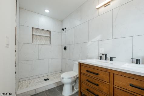 90 Hollywood Avenue East Orange NJ 07018